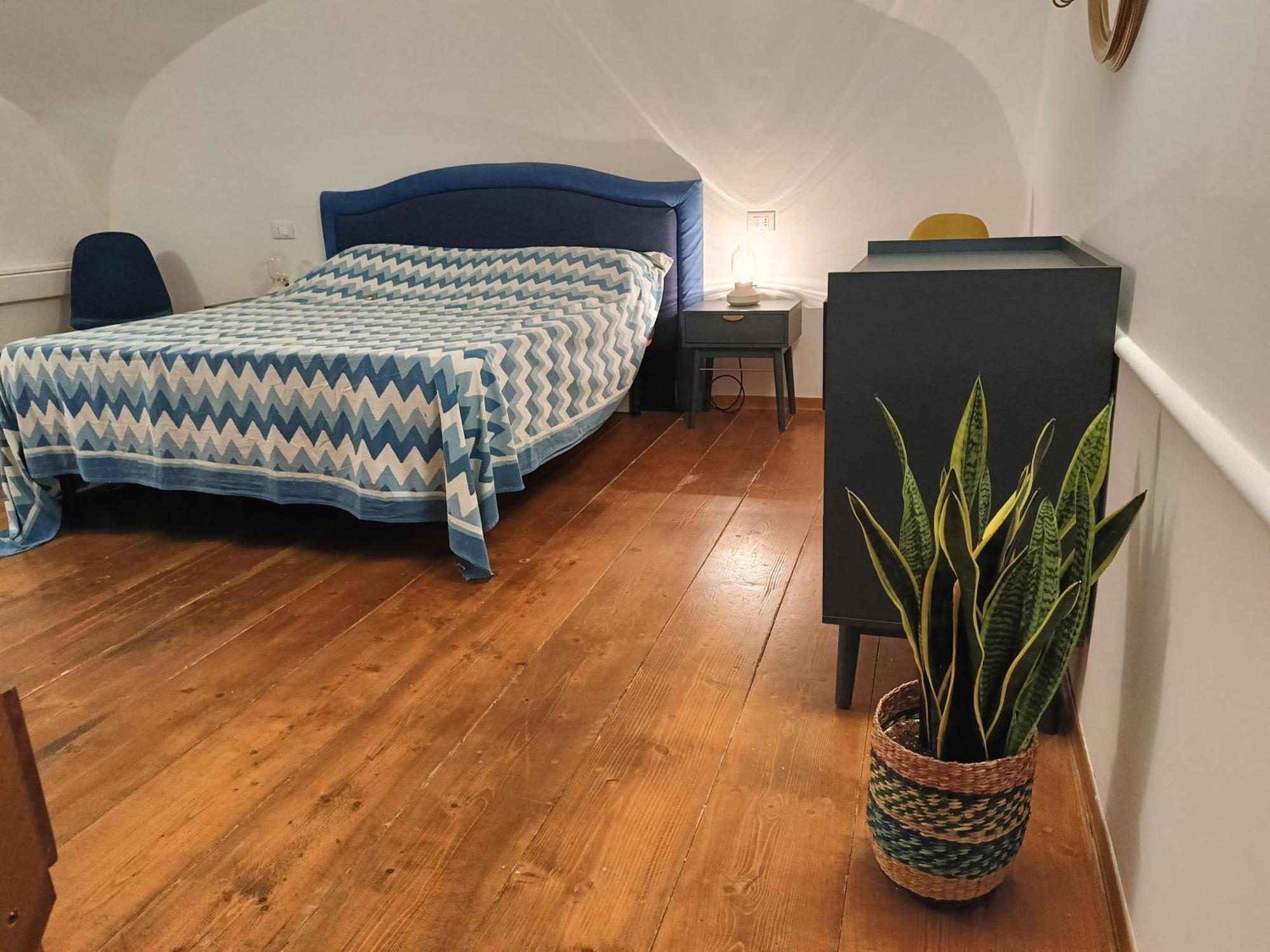 Piazzetta 4 - *